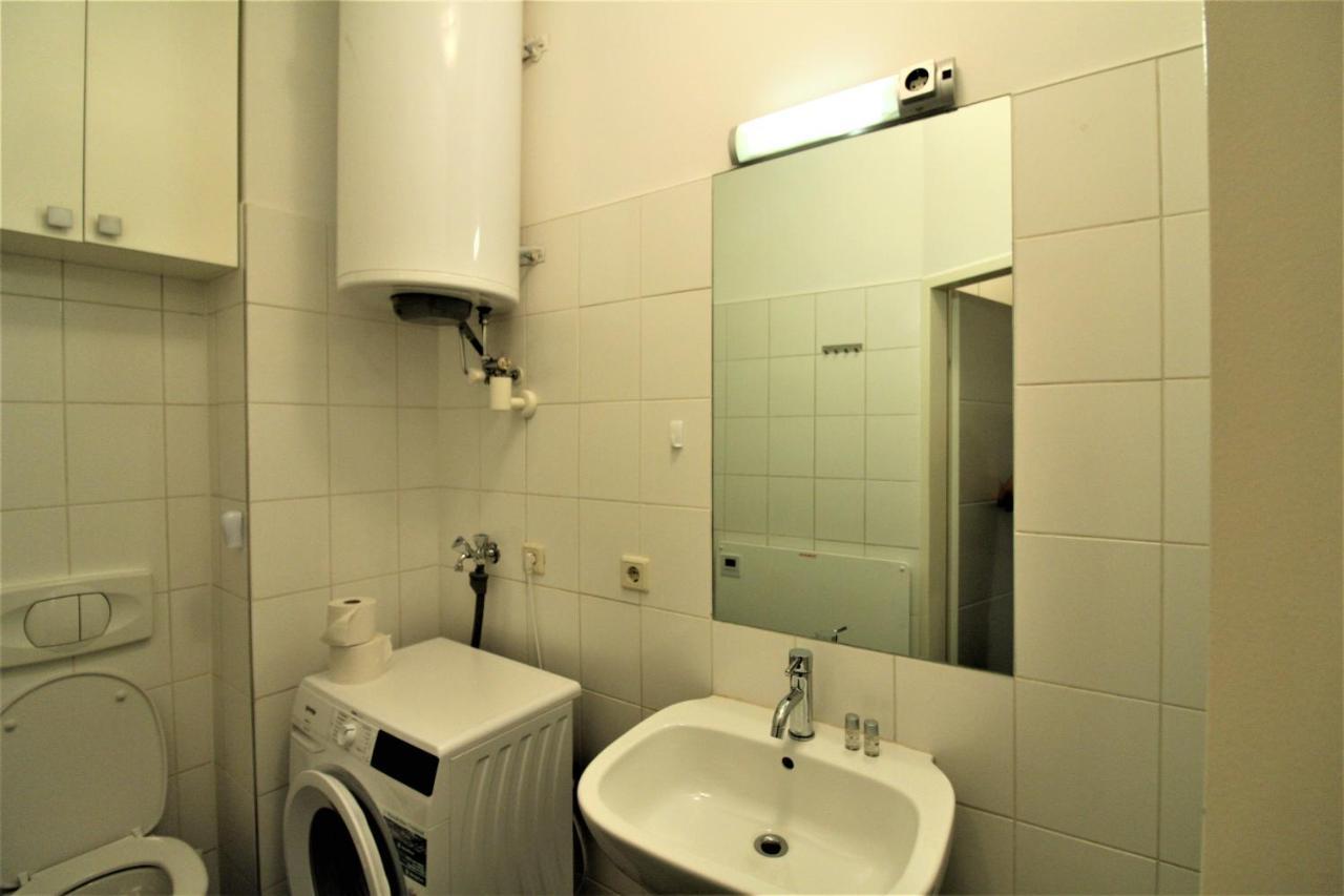 Small Studio Close To City Center Виена Екстериор снимка
